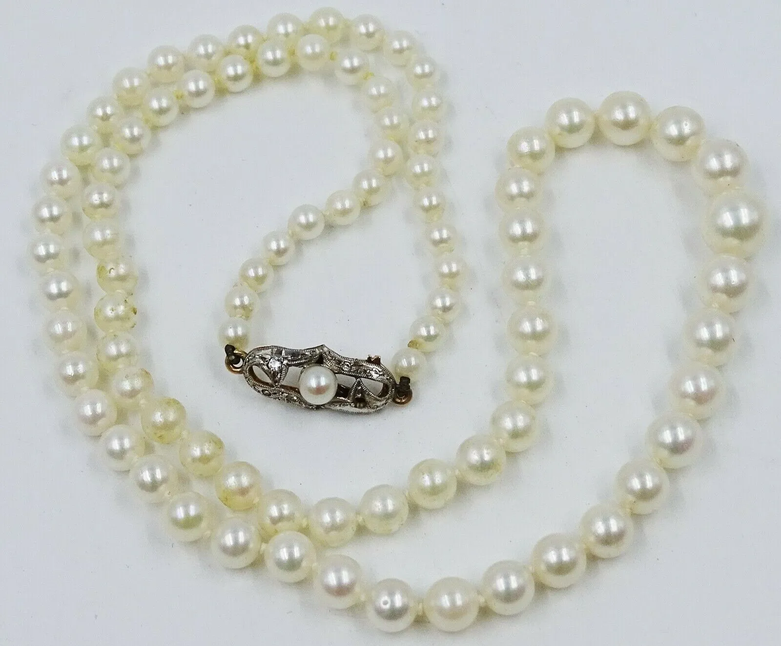 Gorgeous Strand of Graduating Pearls with 9ct White Gold Pearl & CZ Clasp