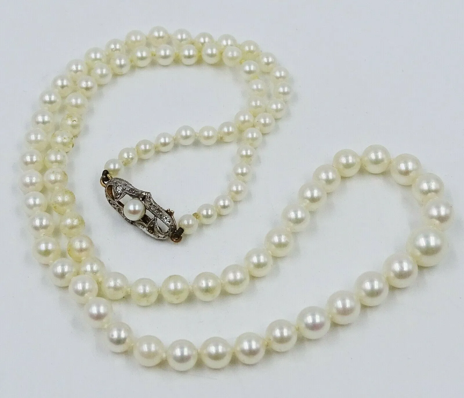 Gorgeous Strand of Graduating Pearls with 9ct White Gold Pearl & CZ Clasp
