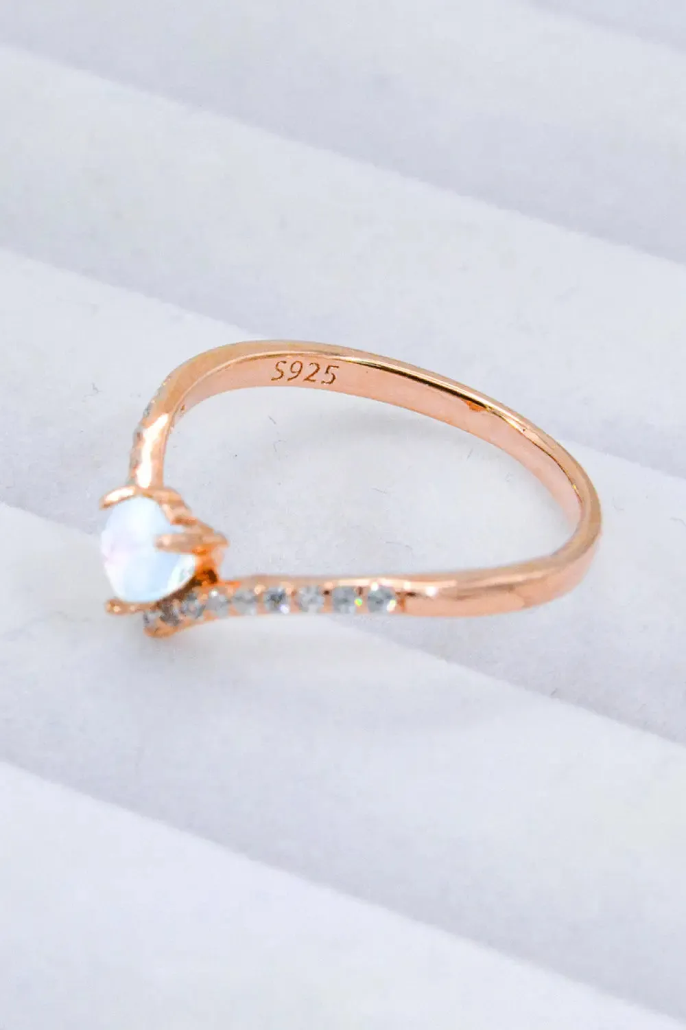LOVCIA Moonstone Heart-Shaped Ring