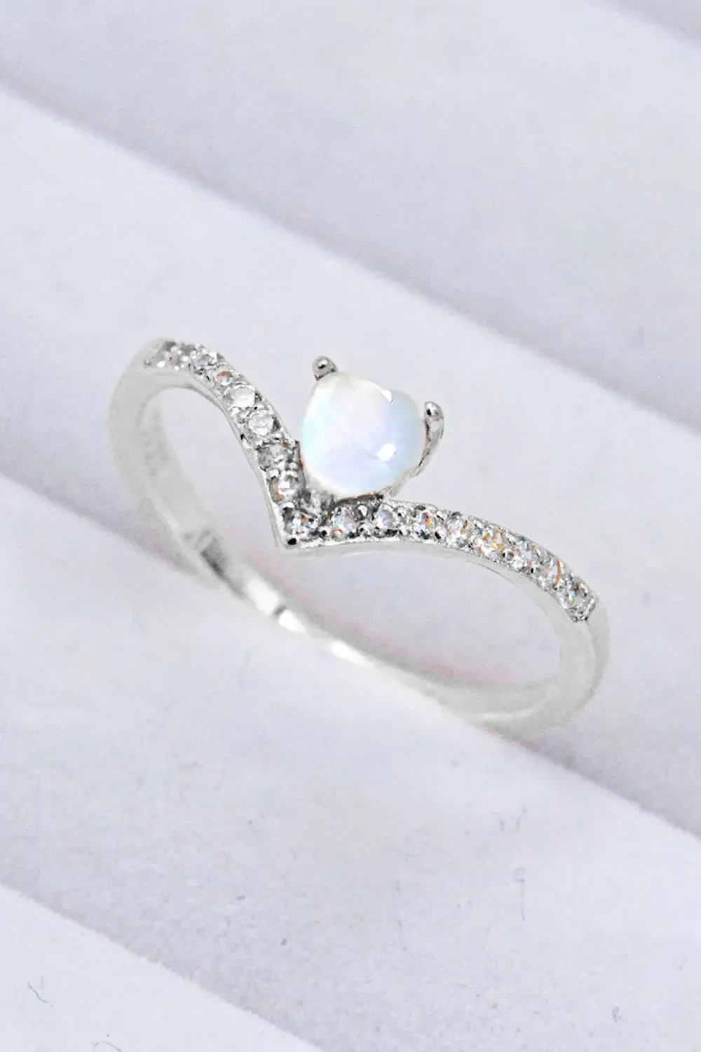 LOVCIA Moonstone Heart-Shaped Ring