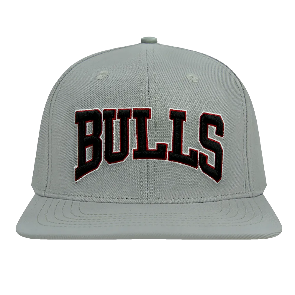 NBA CHICAGO BULLS CREST EMBLEM UNISEX WORDMARK WOOL SNAPBACK HAT (GRAY)