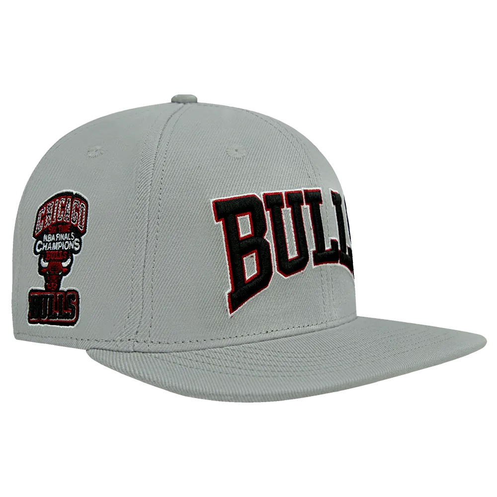 NBA CHICAGO BULLS CREST EMBLEM UNISEX WORDMARK WOOL SNAPBACK HAT (GRAY)
