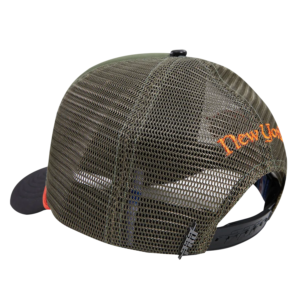 NBA NEW YORK KNICKS INSIGNIA WOOL 2 TONE PINCH FRONT TRUCKER HAT (OLIVE/BLACK)