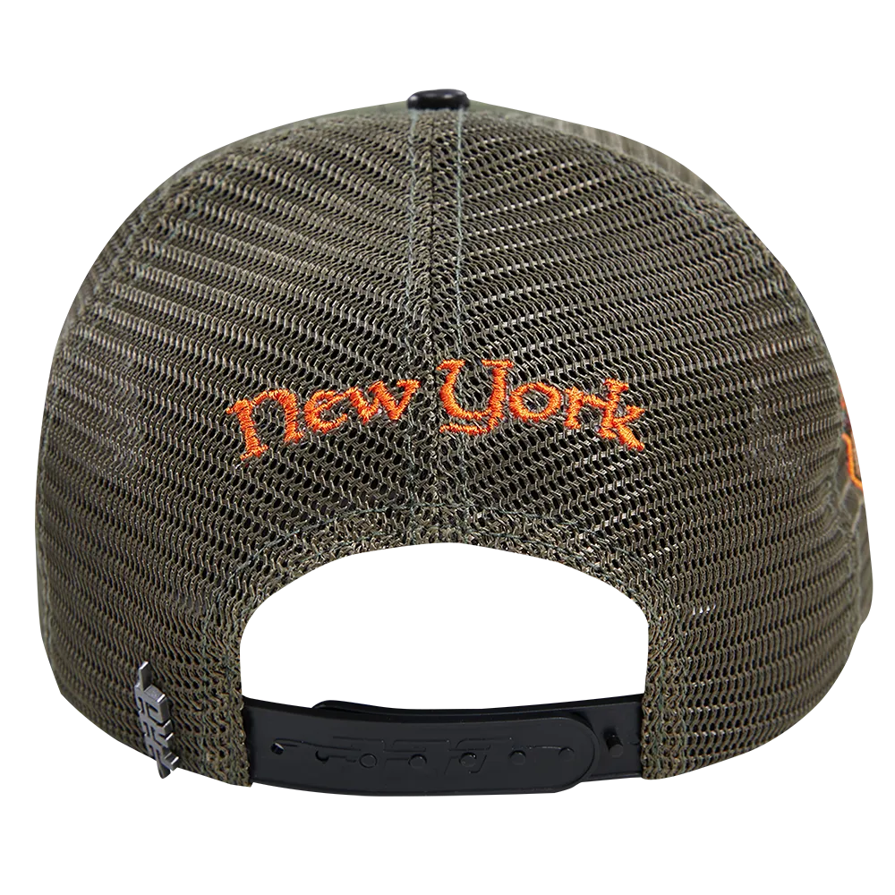 NBA NEW YORK KNICKS INSIGNIA WOOL 2 TONE PINCH FRONT TRUCKER HAT (OLIVE/BLACK)
