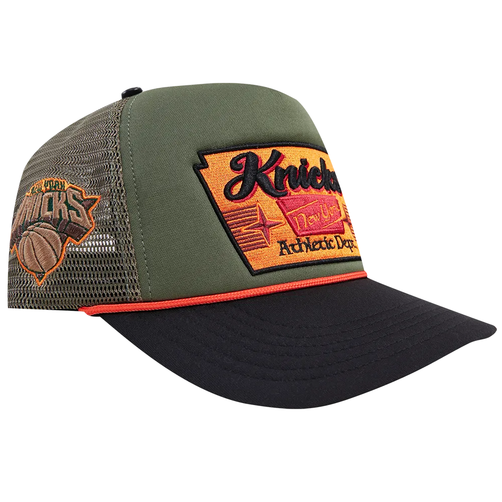 NBA NEW YORK KNICKS INSIGNIA WOOL 2 TONE PINCH FRONT TRUCKER HAT (OLIVE/BLACK)