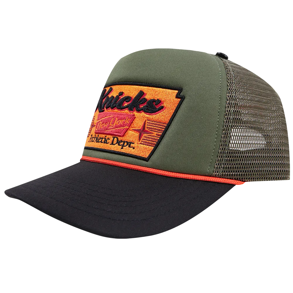NBA NEW YORK KNICKS INSIGNIA WOOL 2 TONE PINCH FRONT TRUCKER HAT (OLIVE/BLACK)