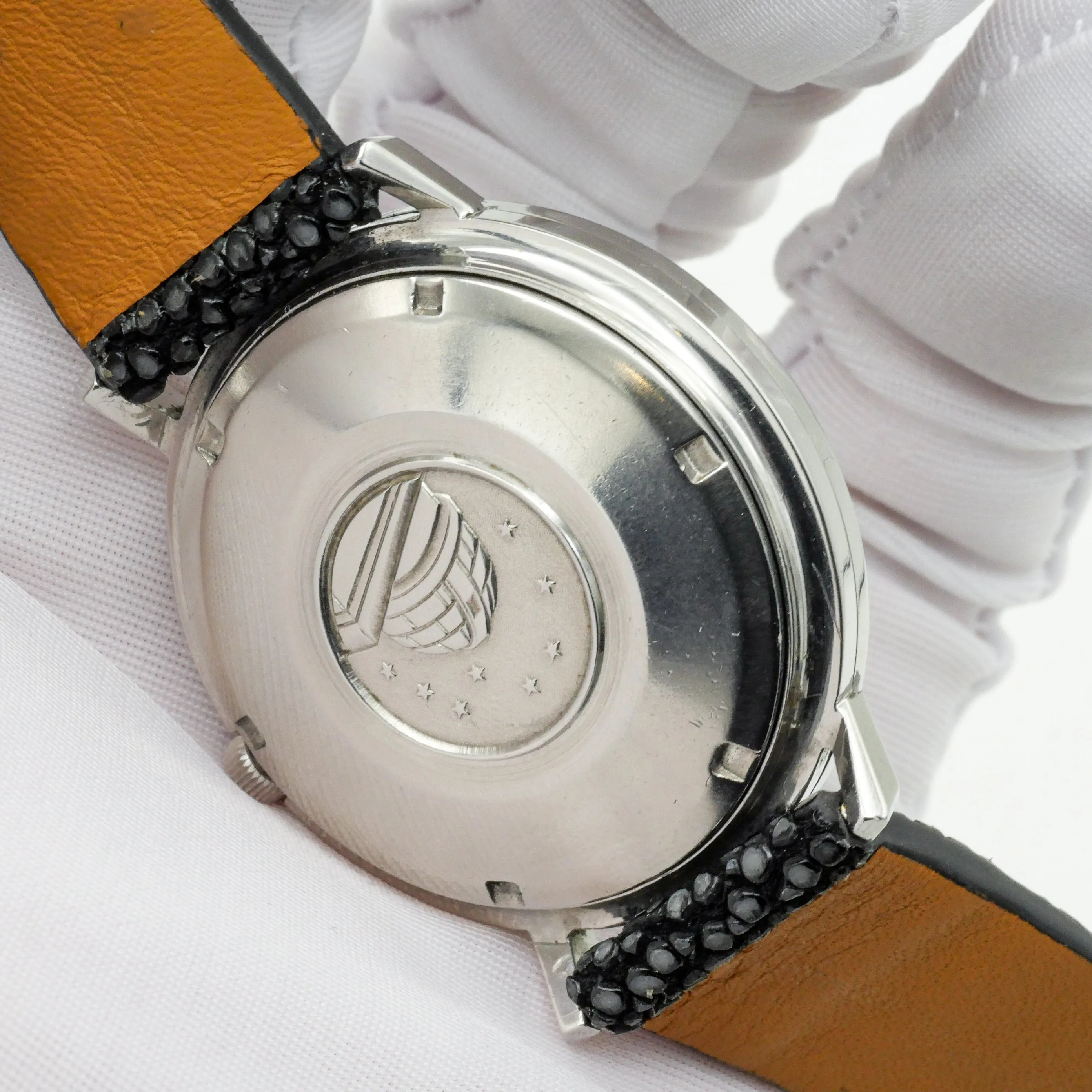 OMEGA CONSTELLATION "PIE PAN" CHRONOMETER AUTOMATIC REF. 168.004