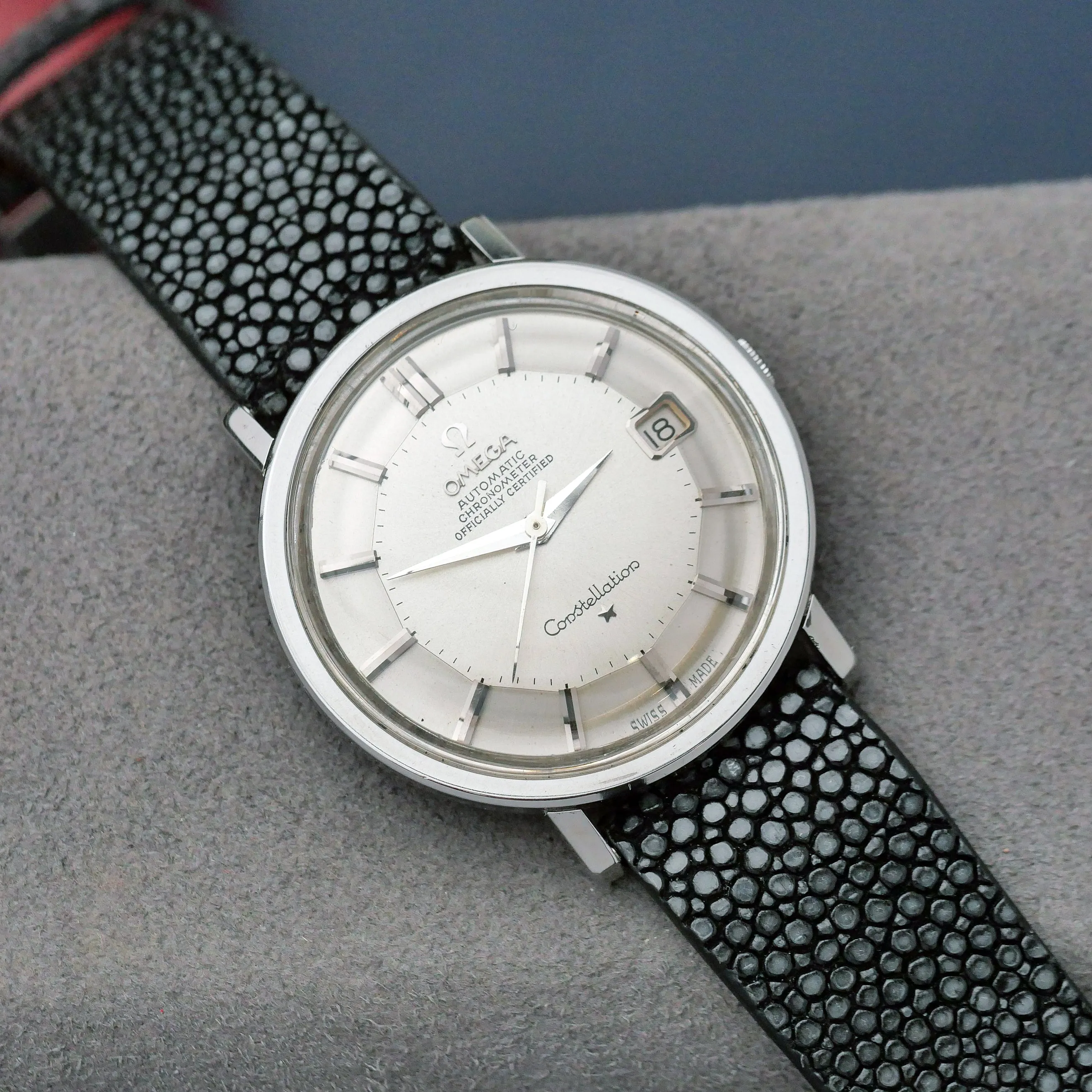 OMEGA CONSTELLATION "PIE PAN" CHRONOMETER AUTOMATIC REF. 168.004