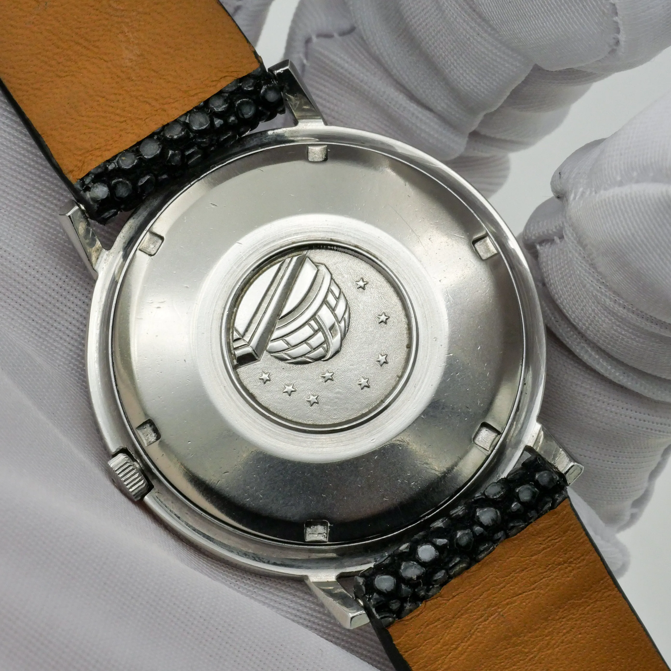 OMEGA CONSTELLATION "PIE PAN" CHRONOMETER AUTOMATIC REF. 168.004