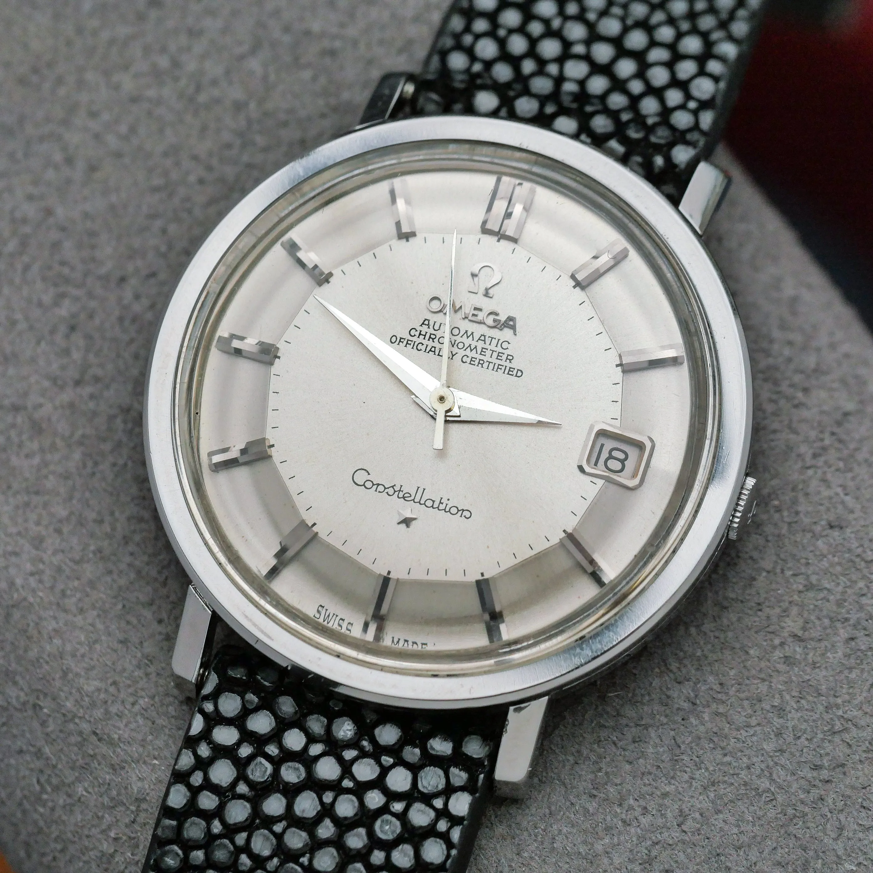 OMEGA CONSTELLATION "PIE PAN" CHRONOMETER AUTOMATIC REF. 168.004